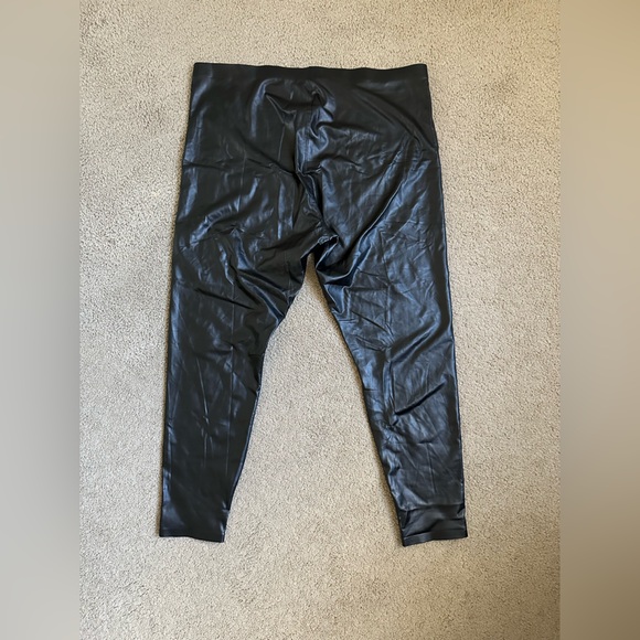 NWT HUE Sleek Effect Leatherette Leggings 3X - Picture 11 of 13